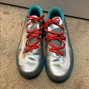 Kevin Durant size 7 shoe